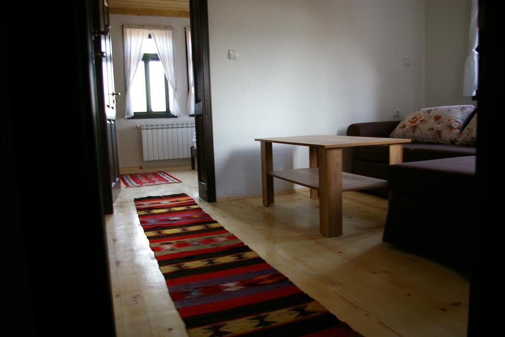 Mutafova Guest House Veliki Preslav Bilik gambar