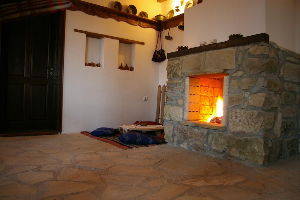 Mutafova Guest House Veliki Preslav Bilik gambar
